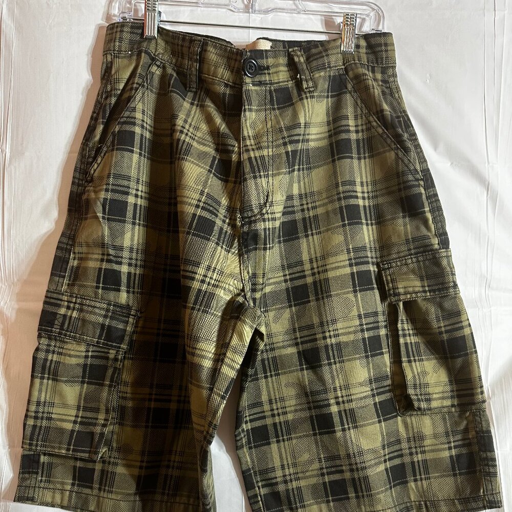 Chaps cargo men's Tan and Black Striped bermuda shorts with side pockets